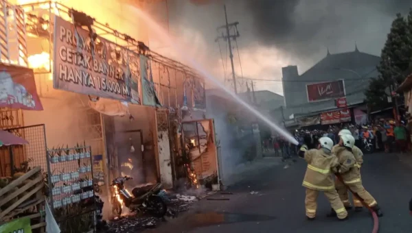 Toko Percetakan di Kedinding Surabaya Terbakar Diduga Karena Korsleting Listrik