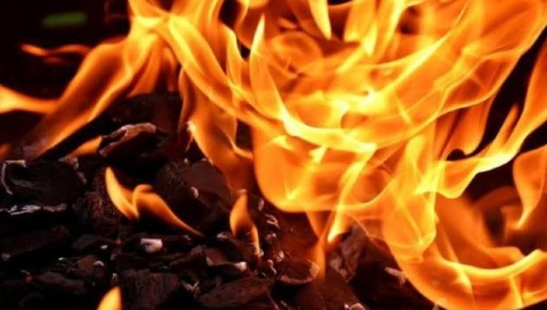 What Happened During: detik Warga Cengkareng Kepung Api dari Kulkas Rumah Makan Sebelum Menjalar