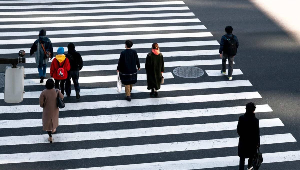 Menurut Psikologi – Orang yang Sering Berjalan Cepat Memiliki 8 Karakteristik Ini