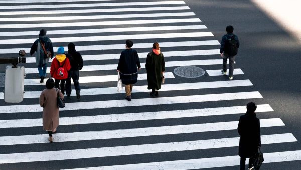Menurut Psikologi – Orang yang Sering Berjalan Cepat Memiliki 8 Karakteristik Ini