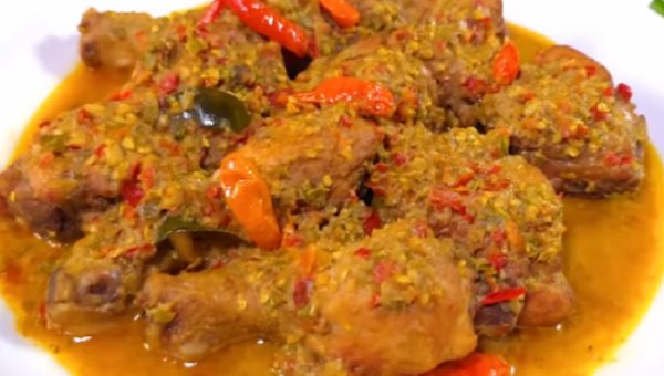 Resep Ayam Santan Pedas yang Gurih dan Lezat – Dijamin Bikin Nafsu Makan Bertambah