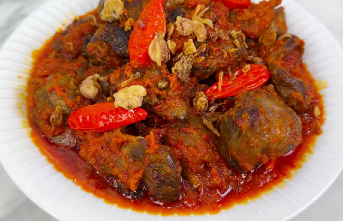 Resep Ati Ampela Bumbu Merah – Lauk Gurih Pedas yang Bikin Nasi Hangat Makin Nikmat