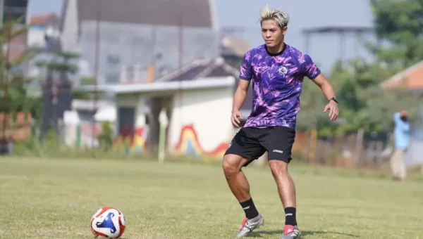Topics Covered: Alfeandra Dewangga Langsung Nyaman di Arema FC, Ungkap Suasana Tim dan Target Besar Musim 2026/27