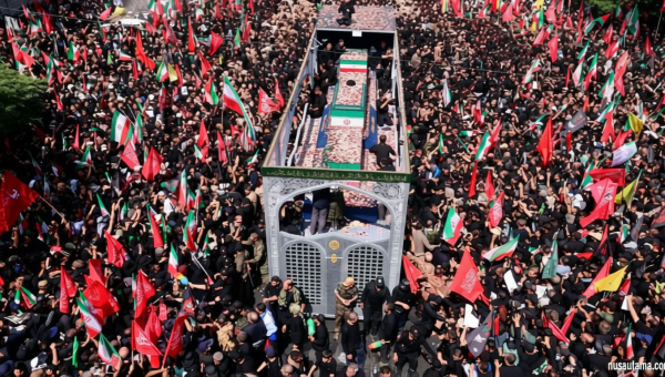 Historic Moment: Jenazah Mendiang Ali Khamenei Dikebumikan di Makam Imam Reza Mashhad