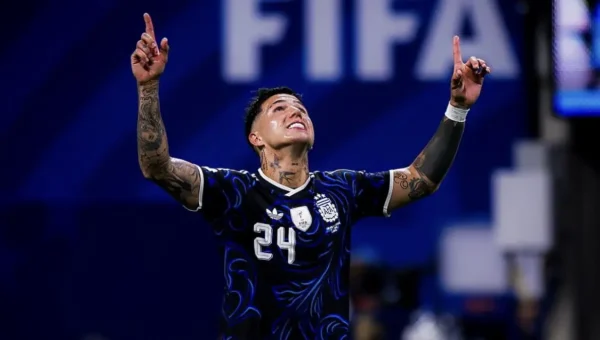 Enzo Fernandez Dapat Motivasi dari Laga Maradona – Nonton Bareng Julian Alvarez!