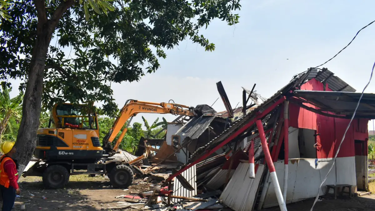 Tak Digubris Sejak 2024, Pemkot Surabaya Bongkar Bangunan Liar untuk Perluasan RSUD Eka Candrarini