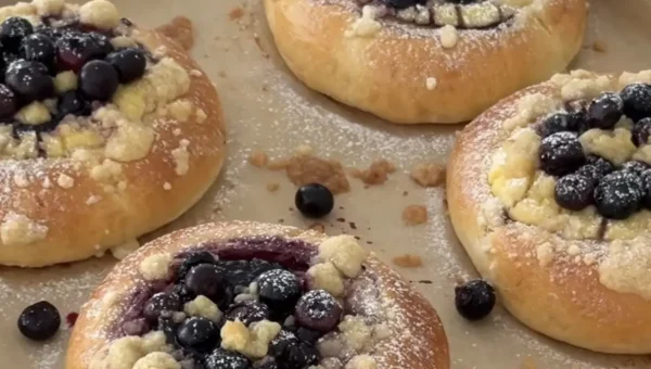 Resep Blueberry Brioche Buns – Roti Brioche Lembut dengan Custard Vanila dan Blueberry