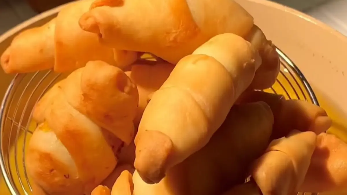 Resep Molen Mini Pisang, Camilan Renyah dengan Isian Pisang Manis yang Bikin Nagih