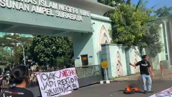 Mahasiswa UINSA Surabaya Demo Tolak Pemilihan Rektor Tertutup hingga Cabut SK Plt
