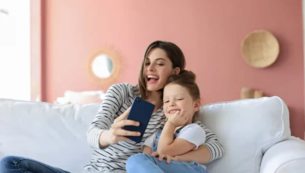 Solving Problems: Jika Anda Terlalu Sering Memainkan Ponsel di Hadapan Anak, Mereka Akan Memandang Anda dengan 7 Hal Ini Menurut Psikologi