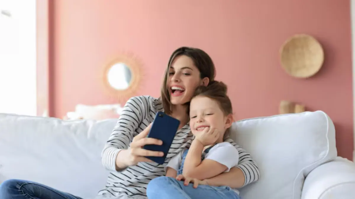 Solving Problems: Jika Anda Terlalu Sering Memainkan Ponsel di Hadapan Anak, Mereka Akan Memandang Anda dengan 7 Hal Ini Menurut Psikologi