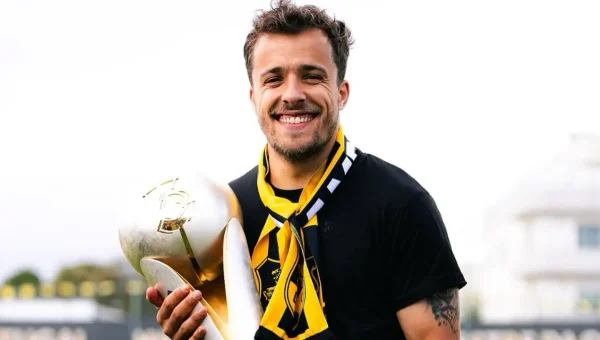Solving Problems: Digembleng di Eropa! Adaptasi Jadi Pekerjaan Rumah Miguel Pereira di Persebaya Surabaya