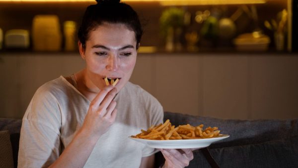5 Menu yang Kurang Bersahabat dengan Waktu Tidur, Sebaiknya Hindari di Malam Hari