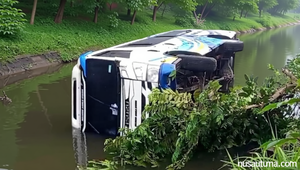 Minibus Rombongan Peziarah Tercebur di Lumajang, Sopir Diduga Mengantuk di Jalan Berkabut