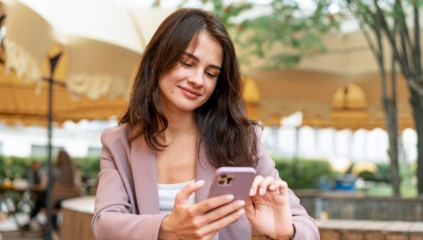 Menurut Psikologi, 12 Ciri Kepribadian Orang Lebih Suka Chat daripada Panggilan Telepon