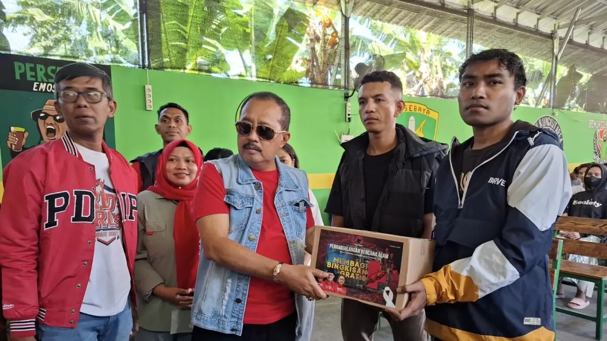 DPC PDIP Surabaya Salurkan Bantuan untuk Mahasiswa asal NTT yang Terdampak Gempa