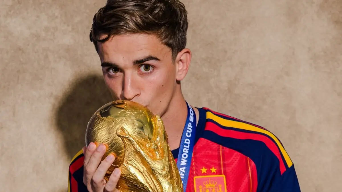 Janji Gavi Terbayar, Bintang Barcelona Tampil Nyentrik dengan Rambut Merah Muda