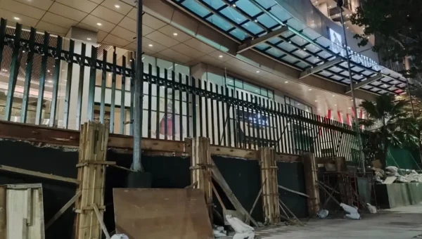 Wali Kota Surabaya Eri Cahyadi Minta Pengelola Mal Tak Tinggikan Pagar