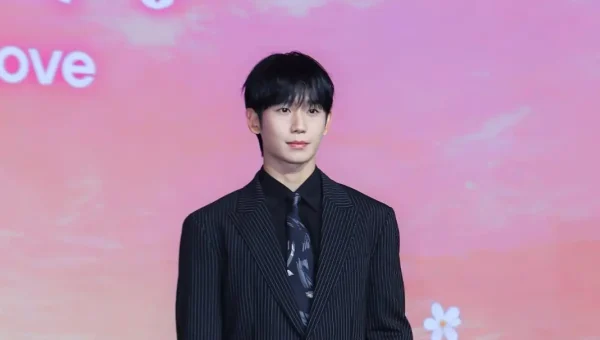 Jung Hae In Kembali Jadi Raja Drama Romantis, Siap Bikin Baper Lewat ‘A Love So Sticky’