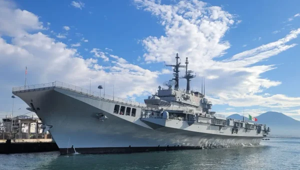 Kapal Induk Garibaldi Dikawal Fregat saat Lintasi Laut Merah-Laut Arab