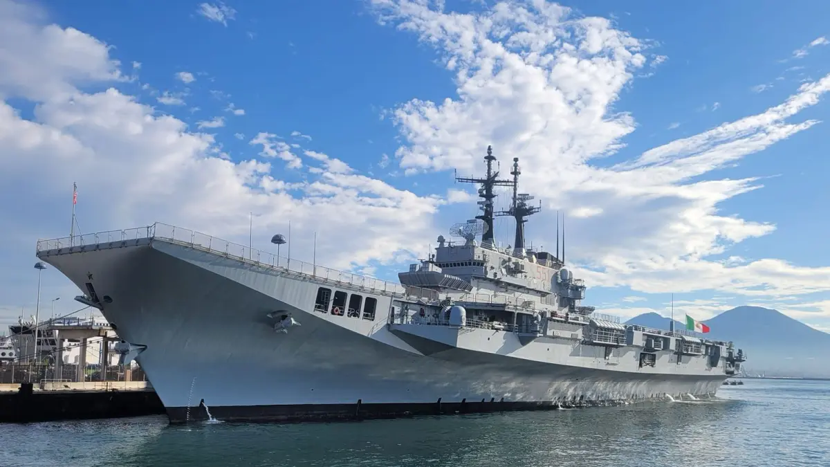 Kapal Induk Garibaldi Dikawal Fregat saat Lintasi Laut Merah-Laut Arab