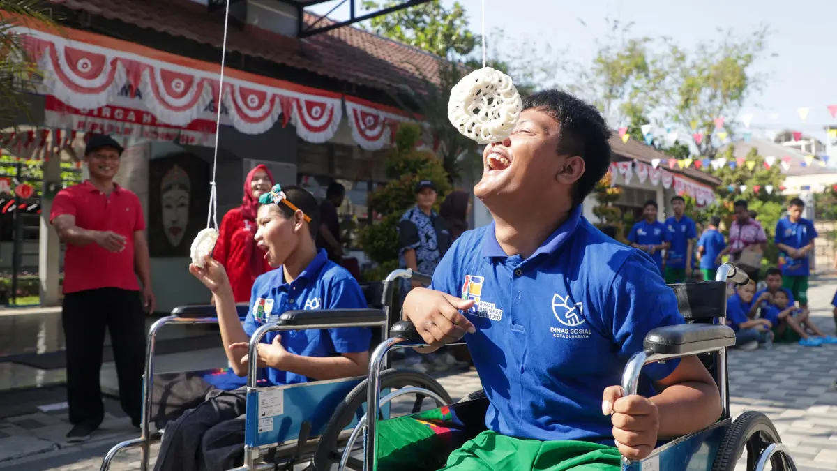 Tawa Ceria Warnai Lomba Agustusan Anak Disabilitas di Surabaya