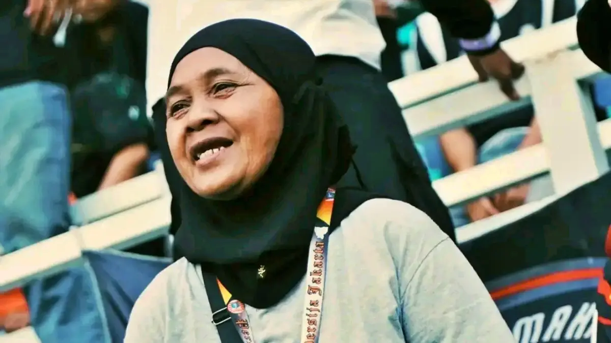 The Jakmania Sejati, Ibu Warsih Terus Dukung Persija Jakarta walau Berusia 63 Tahun