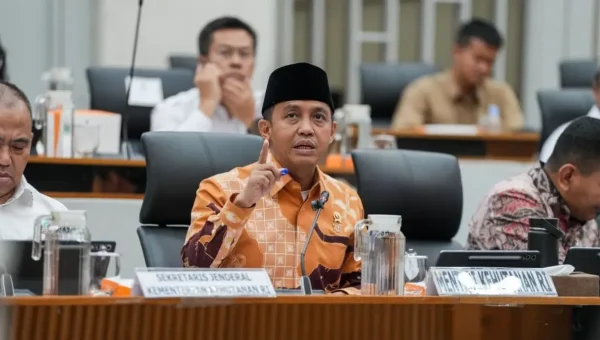 Menhut Raja Juli Antoni Sebut Peringatan Dini BMKG Jadi Bekal Hadapi Karhutla