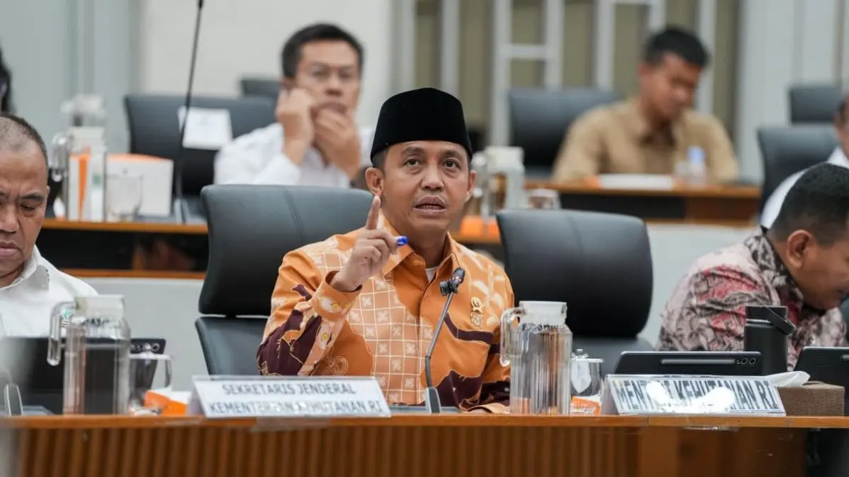 Menhut Raja Juli Antoni Sebut Peringatan Dini BMKG Jadi Bekal Hadapi Karhutla