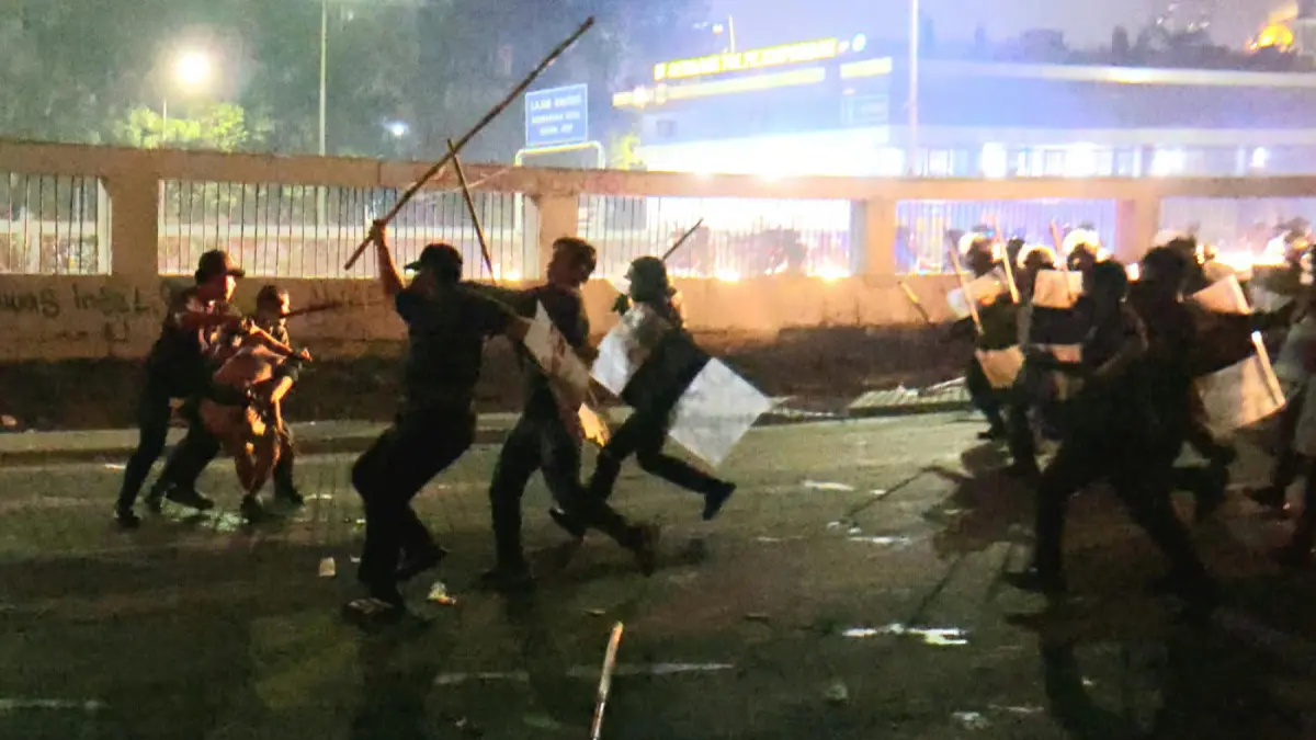 CCTV Pejompongan Rusak Diterjang Massa, Pemprov DKI: Kami Laporkan!