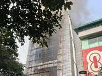 Diduga Akibat Pengelasan, Ruko 5 Lantai di Cikini Jakarta Pusat Terbakar