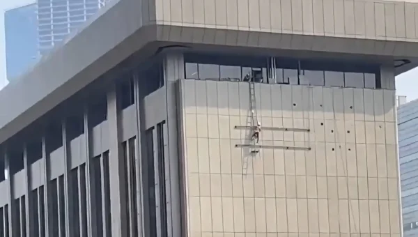 Viral Penurunan Logo Bank Mandiri di Jakpus, Netizen Kaitkan Isu Blokir Rekening