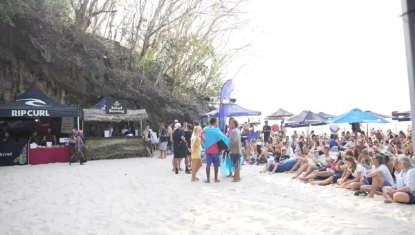 24 Peselancar Elite Dunia Berebut Takhta Ombak Padang Padang Bali