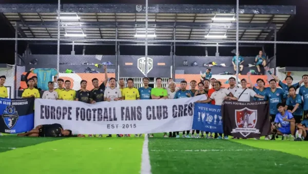 Europe Football Fans Club: Interisti-Milanisti Duduk Bersama, United Fans-Cityzens Saling Dukung