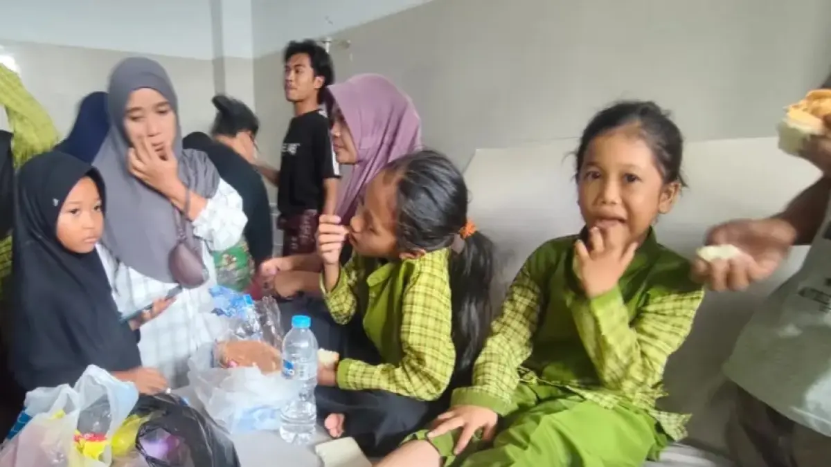 Ratusan Siswa di Lombok Tengah Keracunan MBG, Yayasan Malah Salahkan Siswa yang Punya Maag