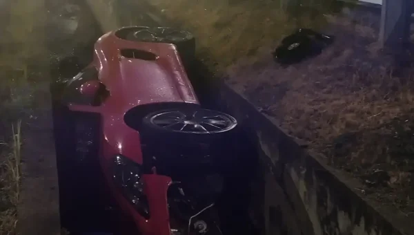 Diduga Akibat Genangan Air, Porsche Terperosok ke Saluran Air Tol Desari